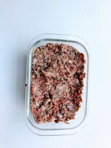 Raw cat food recipe. A recipe made using real food, easily found in the supermarket, designed for optimal health for your cats.