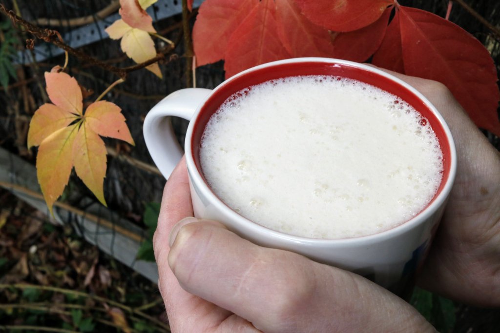 Bulletproof drinks are VERY popular in the keto community. Bulletproof bone broth is a perfect way to incorporate two popular keto drinks together.