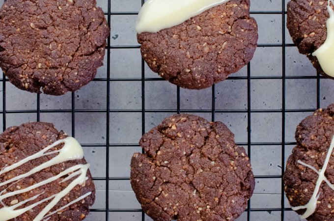 Looking for a crunchy keto cookie? These delicious hazelnut keto cookies won't disappoint. With chocolate and hazelnut flavours, they taste like nutella.